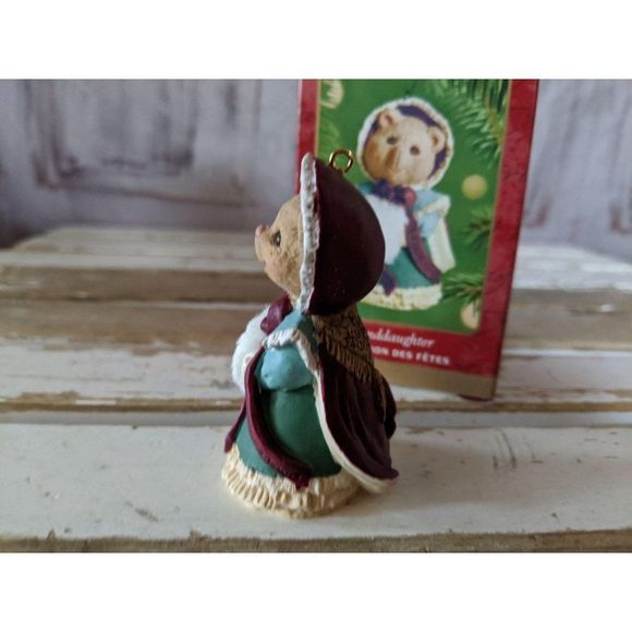 Hallmark Keepsake 2001 Granddaughter Bear Victoria - Picture 2 of 7